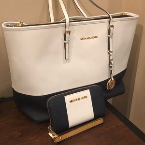Michael Kors Jet Set Tote & Wallet/Wristlet Combo